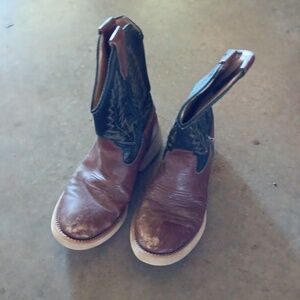 Cowboy boots with crepe soles